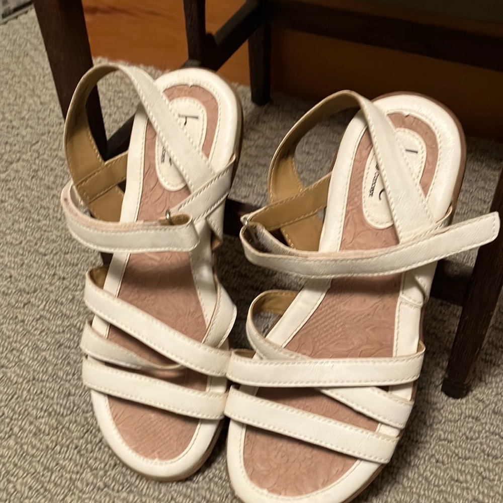 B.O.C born concept white sandals size 7
